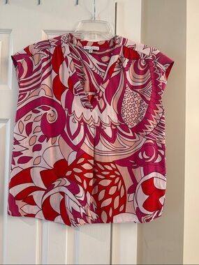 Sleeveless V-Neck Blouse in Pink & Red Abstract Print